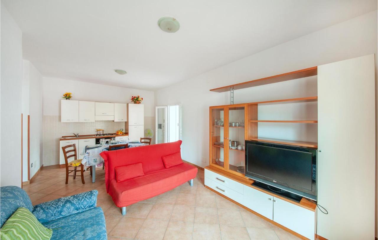 Awesome Apartment In La Maddalena With Kitchen Екстер'єр фото